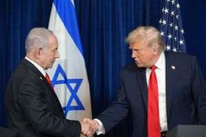 Benjamin Netanyahu - premierul Israelului, stânga şi Donald Trump - preşedintele SUA, dreapta; Sursa foto: X / @netanyahu